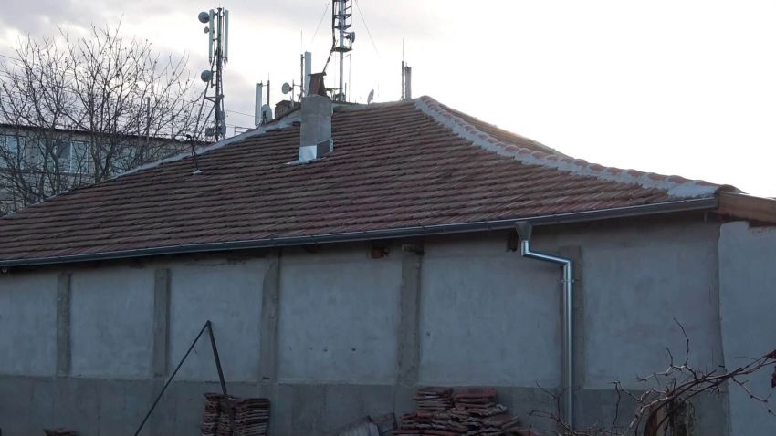 Некачествен ремонт на покрив в Русенско завърши с осъдителна присъда за потърпевшото семейство