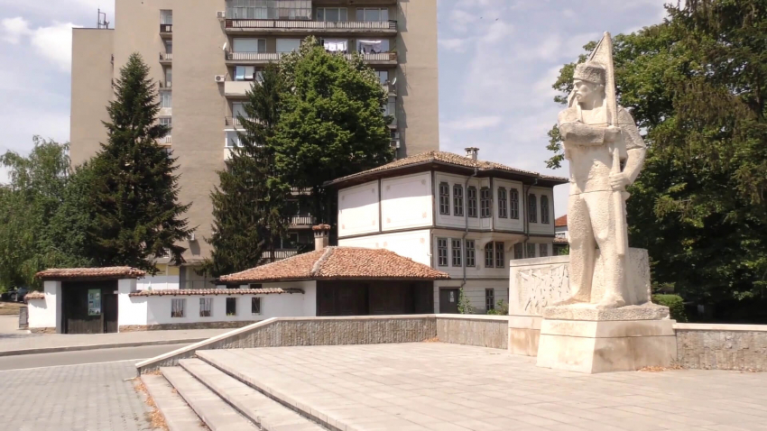 ВИДЕО: Обявиха обществена поръчка за реставрация на Свещаровата къща в Търговище