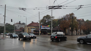 Внимание! Неработещ светофар на възлово кръстовище в Русе затруднява движението