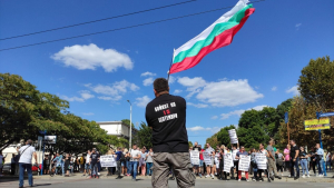 Стотици излязоха на протест в Русе срещу новите ограничения за заведенията