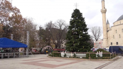 ВИДЕО: Утре грейват светлините на Коледната елха в Разград, КИС 13 ще излъчва НА ЖИВО тържеството