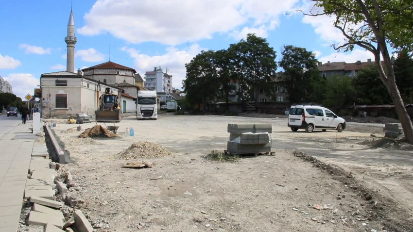 ВИДЕО: Започна изграждането на нов 50-местен паркинг до пазара в Търговище