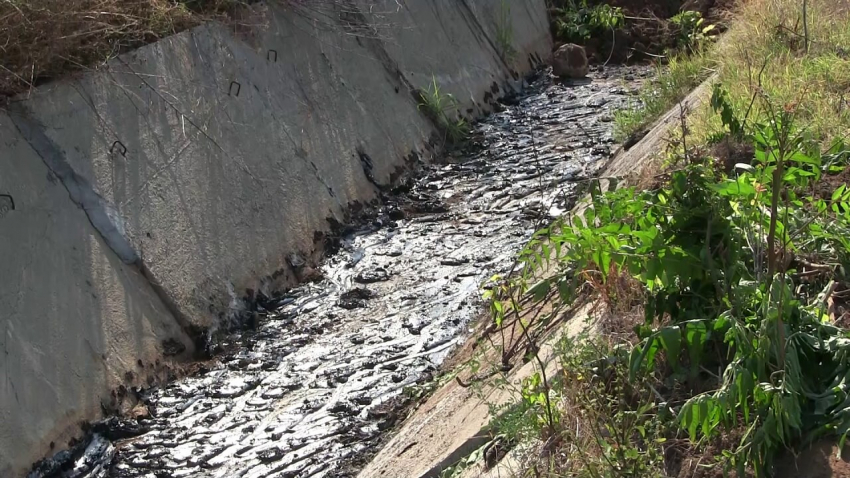 Започна почистването на гудроновия разлив на старото сметище в Русе