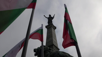 ВИДЕО: Русенци отбелязаха националния празник пред паметника на Свободата