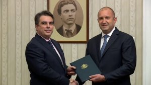 Президентът връчи първия мандат, Асен Василев е кандидат-премиерът от ПП