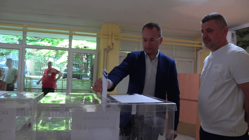 ВИДЕО: Кандидатите за народни представители от Разград упражниха правото си на глас