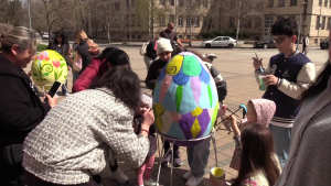 ВИДЕО: Малки и големи боядисваха яйца, които ще станат част от украсата на Разград