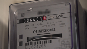 Започват извънредни проверки на сметките за ток на битовите потребители