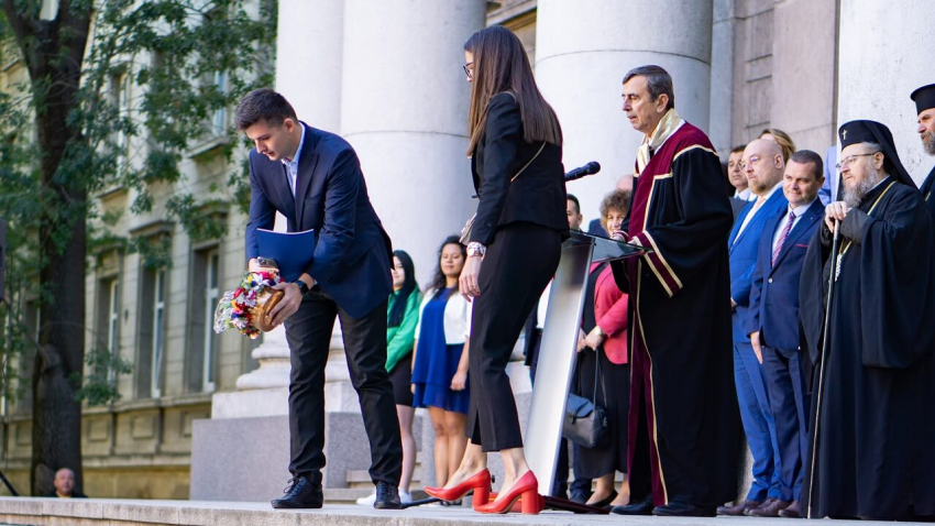 С тържествена церемония дадоха началото на новата академична година в Русенския университет