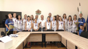 Бронзовите медалистки от турнира за Купата на БФБаскетбол се срещнаха с кмета на Търговище