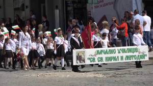Бяла отбеляза 24 май с празнично шествие на всички училища и градини в общината
