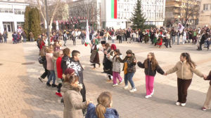 Стотици жители на Търговище отбелязаха националния празник на България