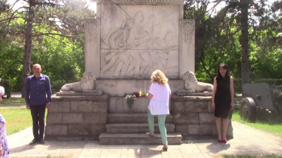 ВИДЕО: Две могили почете паметта на Ботев и героите, отдали живота си за Свободата на България
