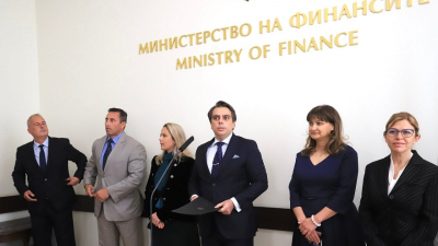 Рокадите продължават: Отстраниха шефовете на НАП и Агенция "Митници" /ВИДЕО/
