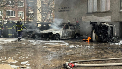 ВИДЕО: Четири автомобила горяха посред бял ден в Русе