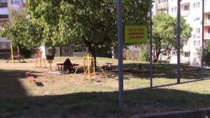 Жителите на ЖК &quot;Орел&quot; в Разград се сдобиха с нов кът за тихи игри и обновена детска площадка
