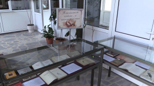 Разградската библиотека отбелязва Деня на поезията с тематична изложба