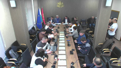 ВИДЕО: Общинският съвет във Ветово каза "Не" на проекта за бежански център