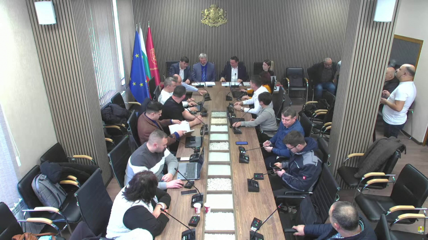 ВИДЕО: Общинският съвет във Ветово каза "Не" на проекта за бежански център