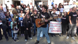 С протестна песен дейци на културата в Русе се обявиха срещу системното недофинансиране на сектора