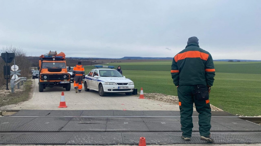 Двама загинаха при тежък инцидент на ЖП прелез край Горна Оряховица