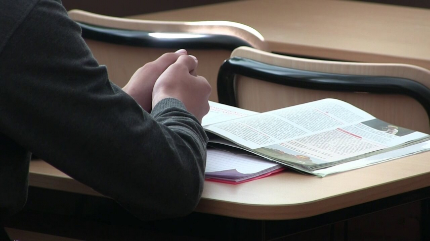 12 паралелки в Агнлийската гимназия в Русе имат готовност да се върнат в клас