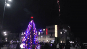 ВИДЕО: Грейнаха светлините на Коледната елха в Търговище