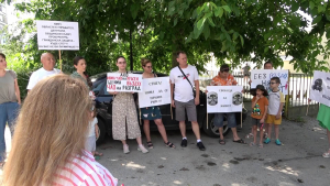 Протест в Разград заради неприятни миризми в града, изпратен е сигнал до 20 институции