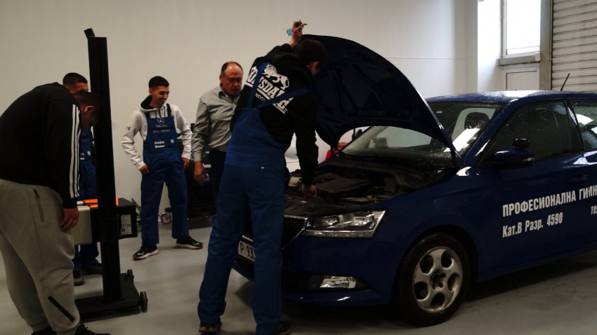 ВИДЕО: Откриха STEM център за иновации и бъдеще в Професионална гимназия - Бяла