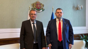 Пореден трус в ДПС: Ще има ли обединение между фракциите на Доган и Пеевски?