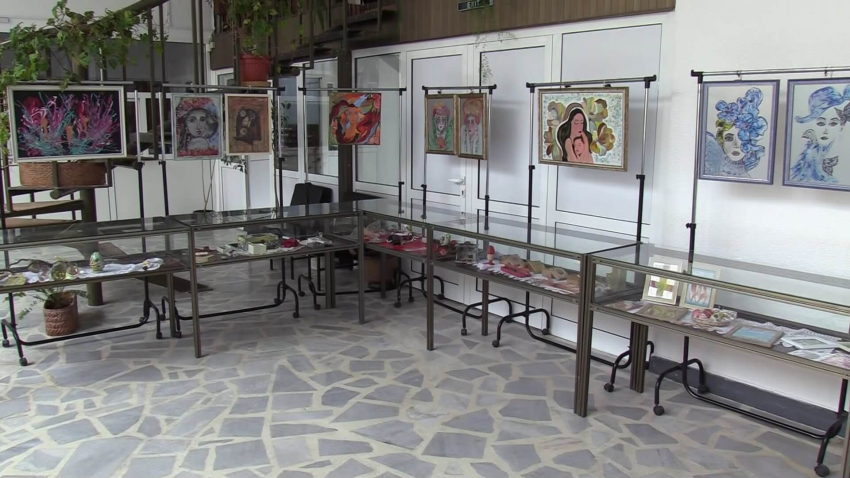 ВИДЕО: Художничка от Исперих се представя със самостоятелна изложба в Разград