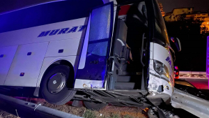 Катастрофа между автобус и автомобил във Велико Търново се размина без пострадали