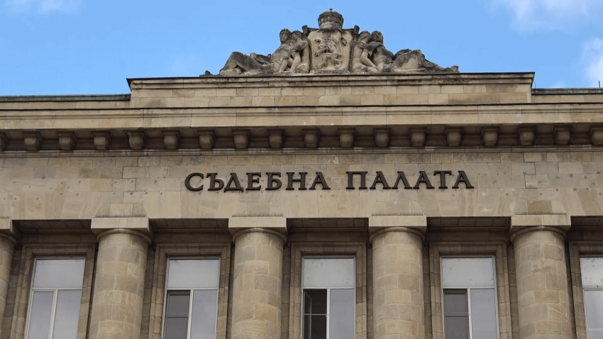 ВИДЕО: Мъжът, задържан за убийството в Тръстеник, остава в ареста