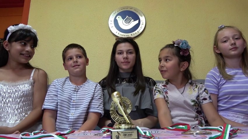 Млади разградски таланти обраха наградите на конкурс за вокална и инструментална музика във В. Търново