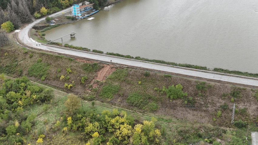 ВИДЕО: Стената на язовира в Николово - неизправна и частично работоспособна