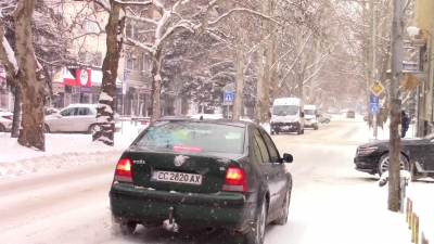 ВИДЕО: Снеговалежът затвори училищата в Разград
