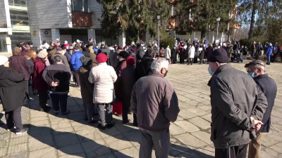 ВИДЕО: Десетки излязоха в центъра на Ново село, за да подкрепят д-р Иванов