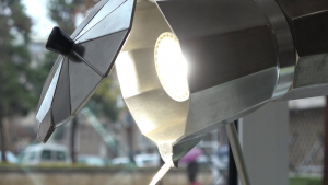 Русенец изработва уникални лампи от стари непотребни предмети