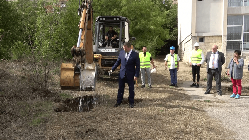 ВИДЕО: Стартира строежът на физкултурен салон в ОУ &quot;Никола Обретенов&quot; в Русе