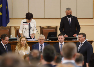 Дебатите по промените и гласуването се проведоха в отсъствието на премиера Бойко Борисов