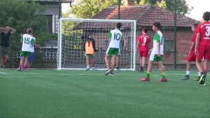 Откриха ново игрище по футбол в село Борисово. Средствата за изграждането му, на стойност над 40 000 лева, са осигурени от Община Сливо поле