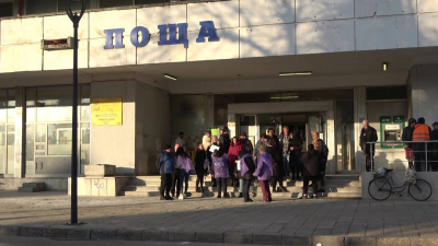 ВИДЕО: Пощенски служители в Русе протестираха заради заплатите си