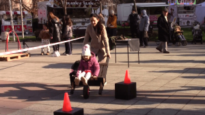ВИДЕО: Деца и родители се забавляваха със семейни коледни игри в Разград