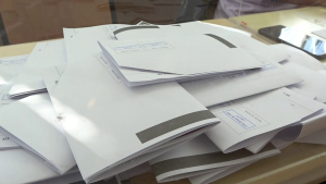 Проблем с машините в секции в Русе и Две могили, избирателите там гласуват на хартия