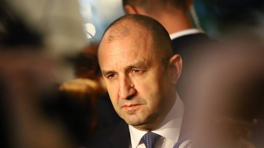 Радев: Парламентът се саморазпусна от страх