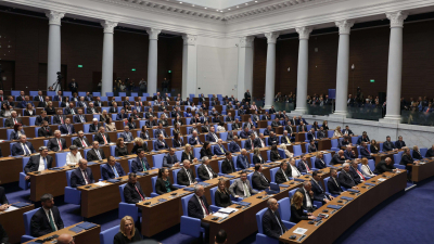 ВИДЕО: 52-рият парламент започна работа, избраха д-р Михаела Доцова за председател