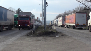 Ще спират ТИР-ове още от Хасково, за да не задръстват Дунав мост при Русе