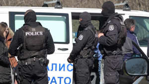 Показни арести в Русе: Задържаха двама мъже, вероятно заради наркотици