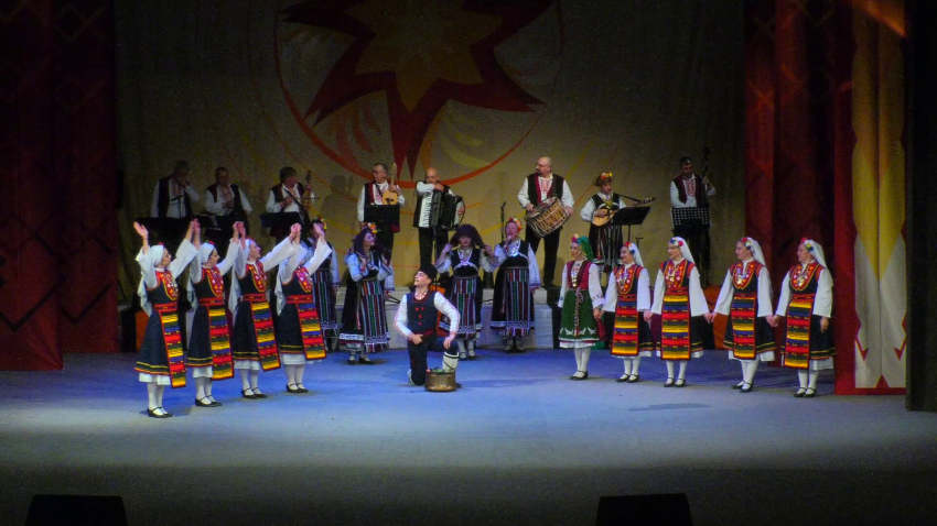 ВИДЕО: ПФА "Мизия" Търговище се представи с нов репертоар