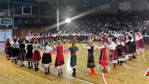 Традиционнното Коледно надиграване на Община Русе събра стотици почитатели на фолклора